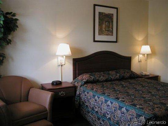 Intown Suites Extended Stay Charlotte Nc -East Independence Quarto foto